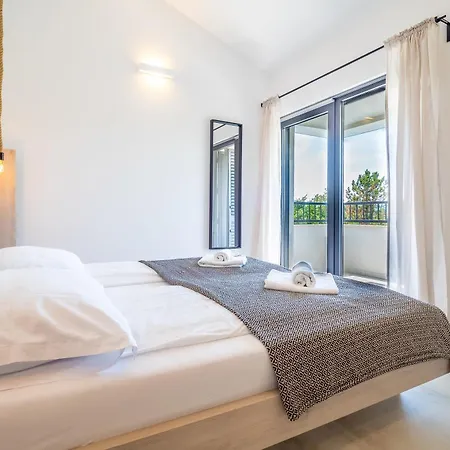 Pool Greta Krk - Happy Villa